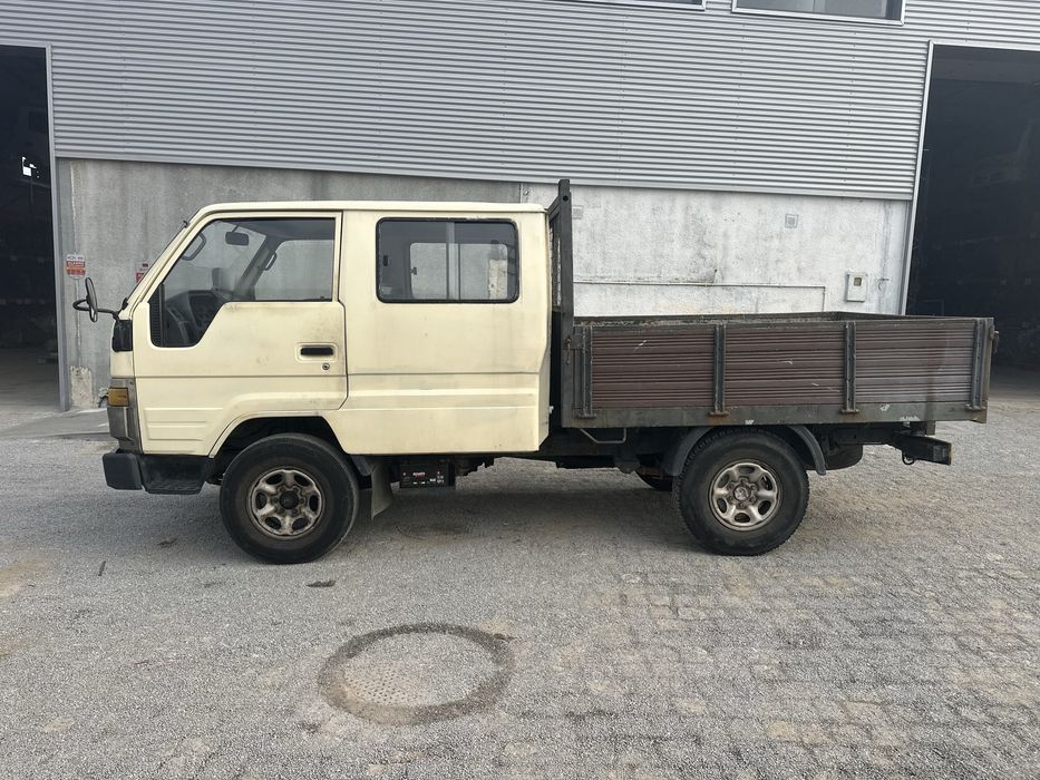Toyota Dyna 150 cabine Dupla