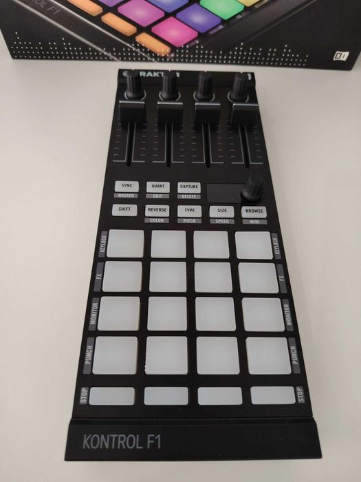 Traktor Kontrol F1 (Caixa + Bolsa Oficial)