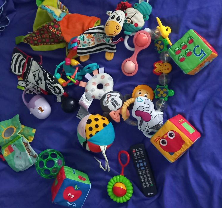 Zabawki dal niemowląt różne zestaw
