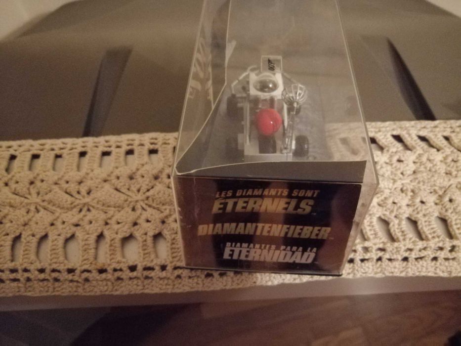 miniatura do james bond