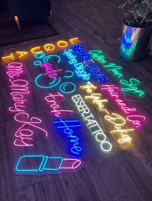 Неонова вивіска nails, неоновая вывеска nails, неонові вивіски манікюр