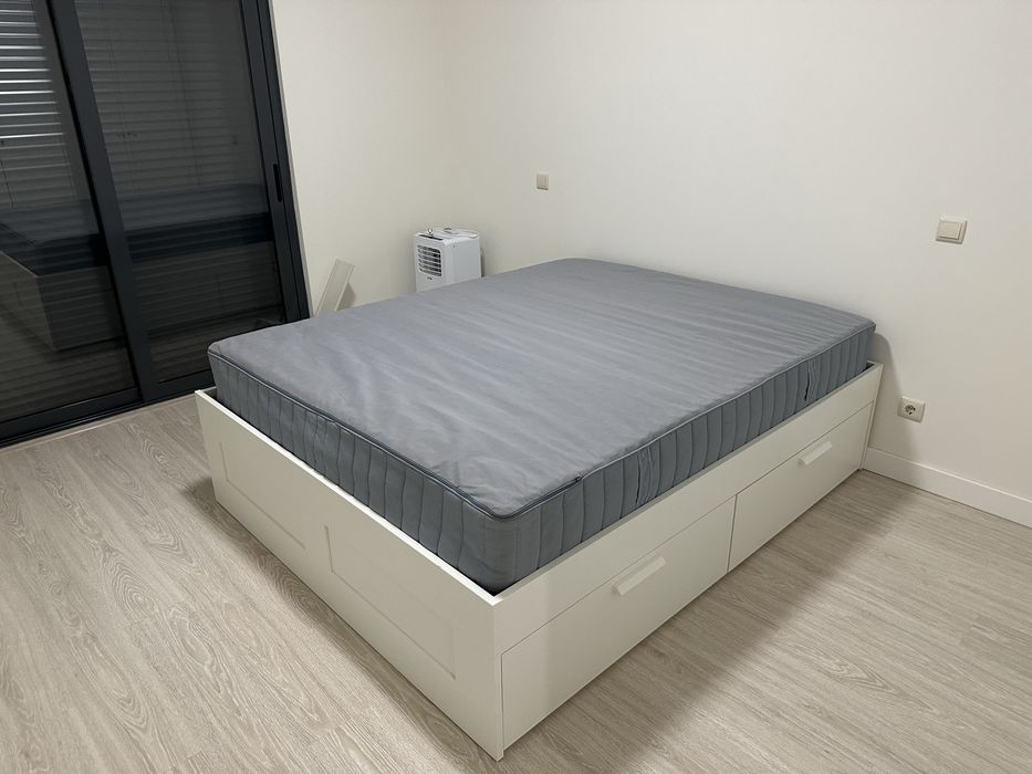 Cama IKEA Brimnes, praticamente nova