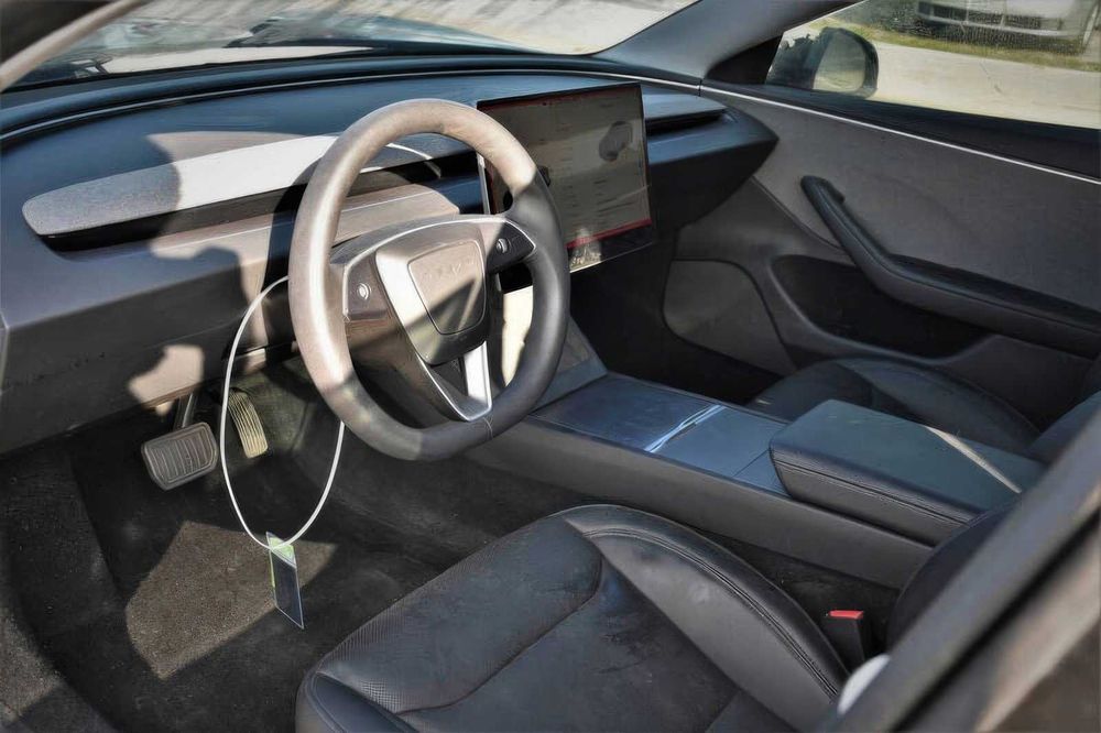 Tesla Model 3 Long Range      2025