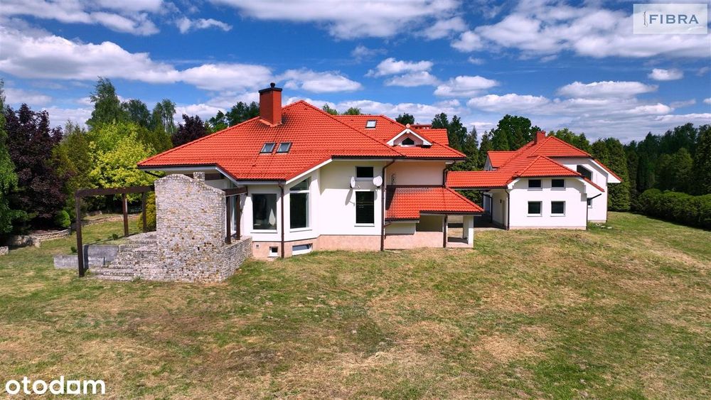 Dom z własnym lasem - 3 garaże z mieszkaniem