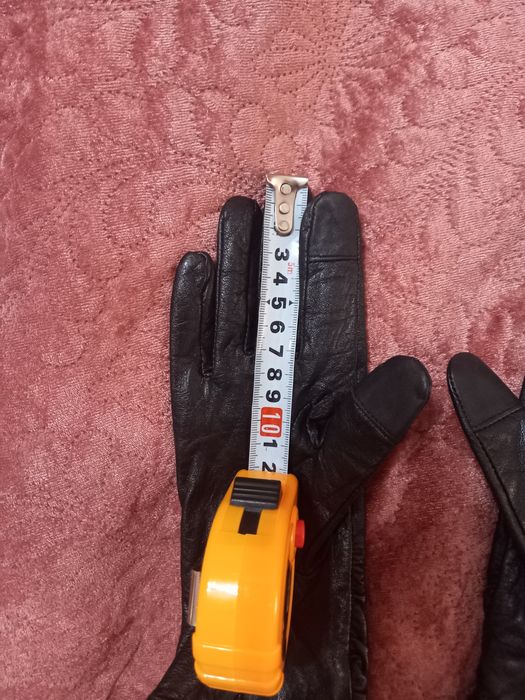 Нові шкіряні жіночі перчатки
