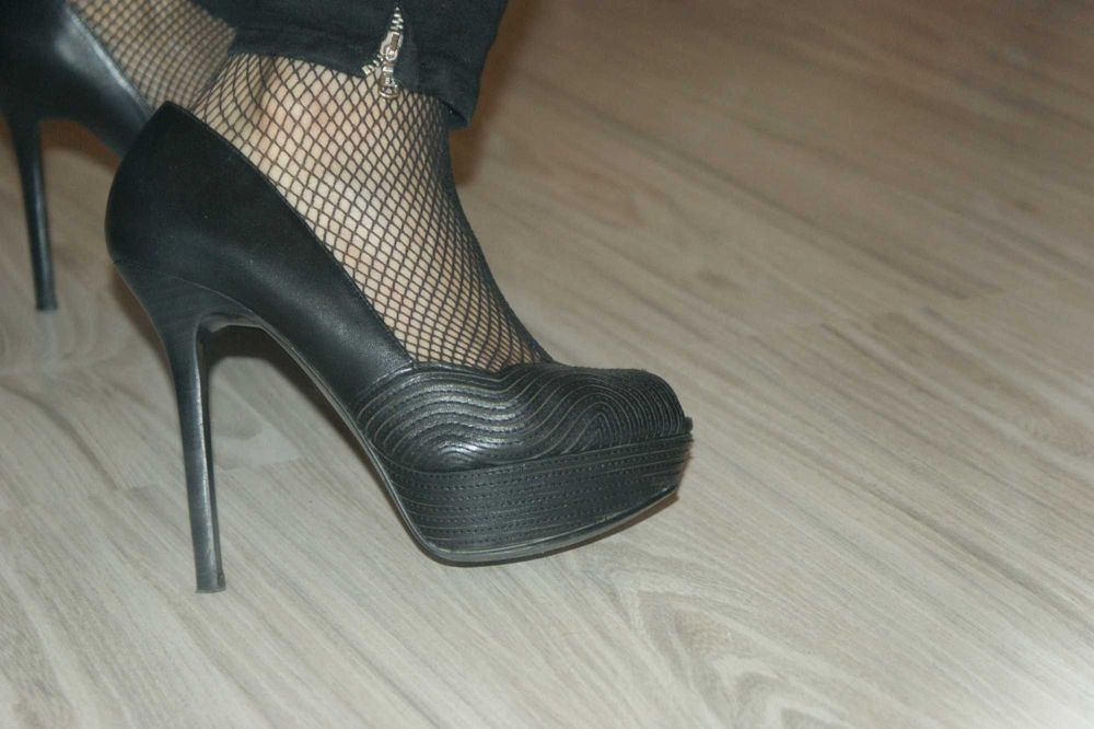 Szpilki ze skóry buty na obcasie 36 Zara czarne platforma na wesele