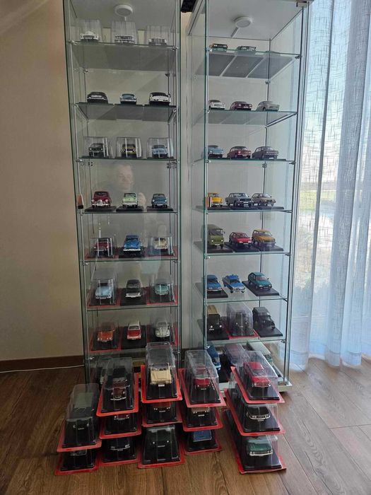 Kolekcja Kultowe Samochody PRL 1:24 Hachette 63sztuki + 3 regały