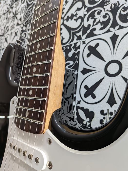 Guitarra eléctrica Fender Squier Stratocaster 2014 restaurada e pronta a tocar