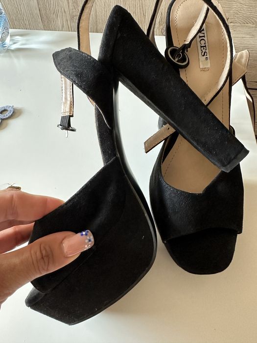 Buty na obcasie sandały na słupku vices