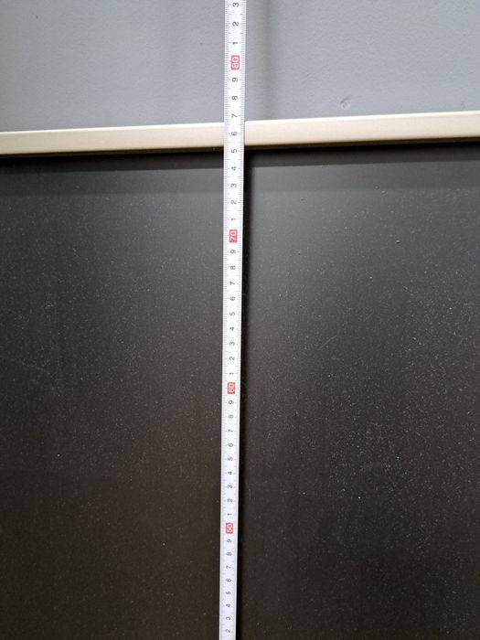 Drzwi szafy przesuwnej wraz z obramowaniem i szynami