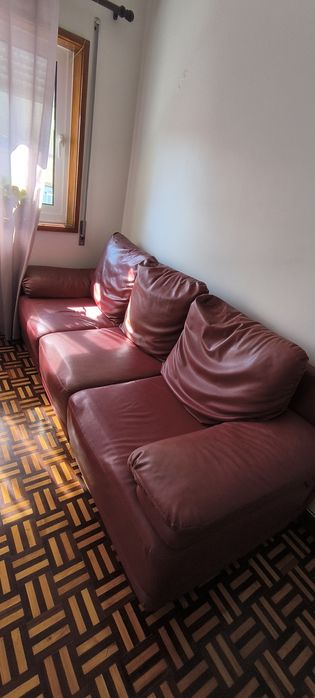 Sofá 3 lugares em pele