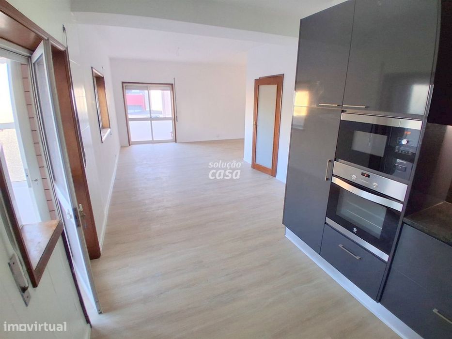 Apartamento T2 com Lugar de Garagem, localizado a 600 metros do Metro!