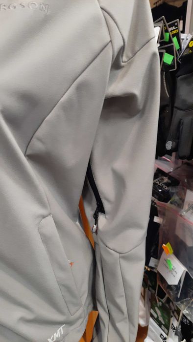 Kurtka damska ( softshell ) Bergson ( rozmiar M )