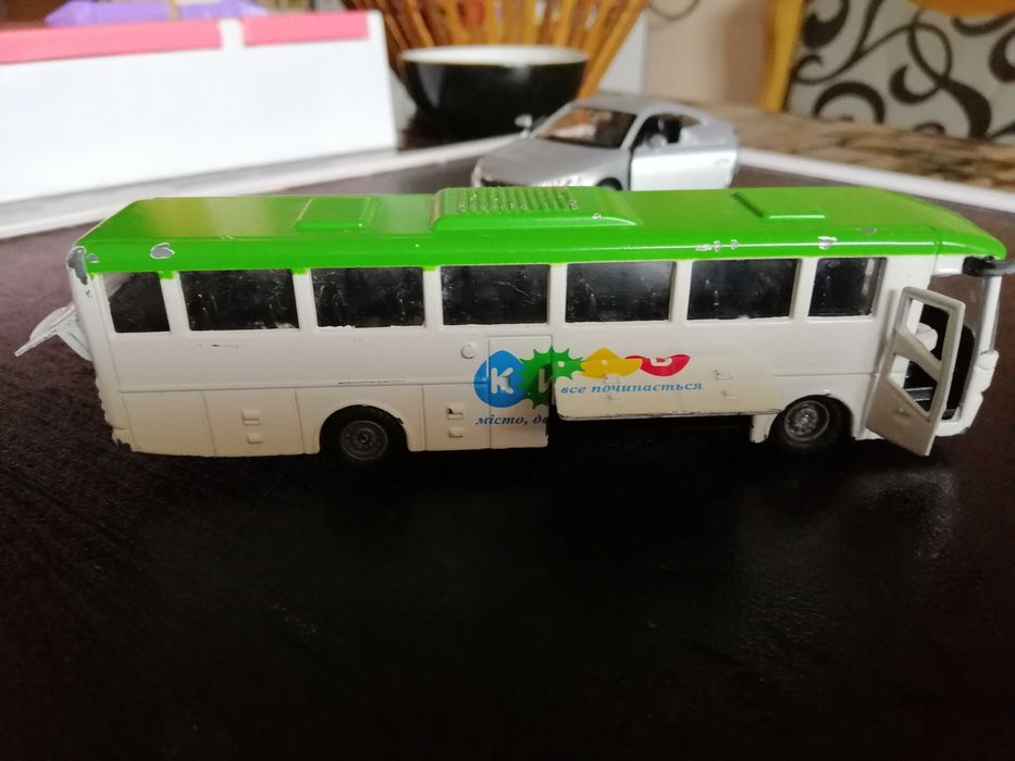 Распродаю свою коллекцию машинок.