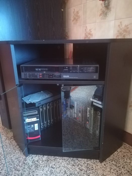 Móvel de canto para TV e audio