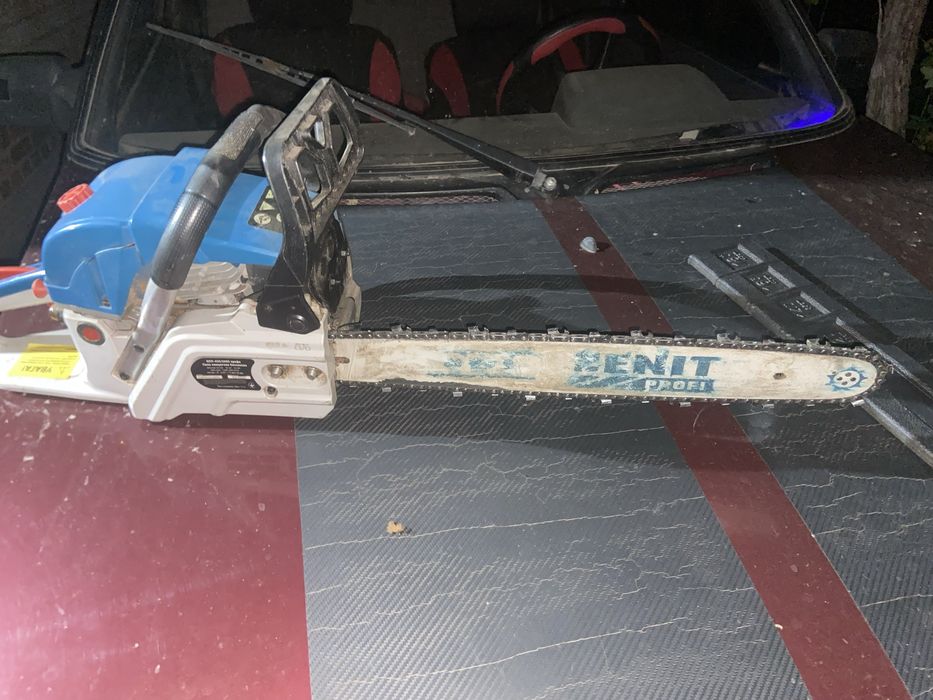 Бензопилла Zenit