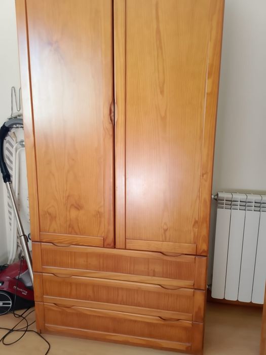 Mobília de Quarto em Pinho Mel - Móvel Estúdio + Roupeiro + Gavetão