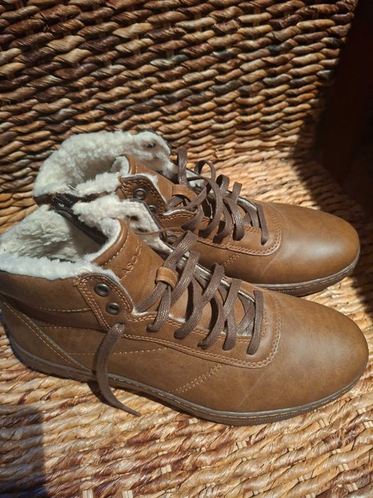 Buty zimowe unisex z kożuszkiem 42 Lasocki
