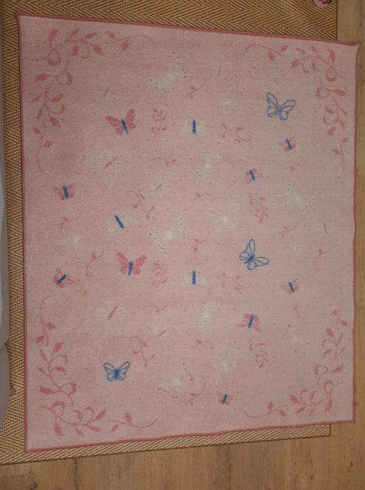 Tapete rosa com detalhes azúis