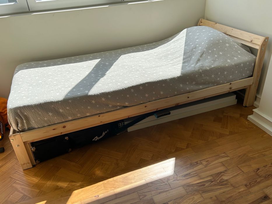 2 camas Ikea  Neiden com estrado de ripas Luroy (praticamente novas)