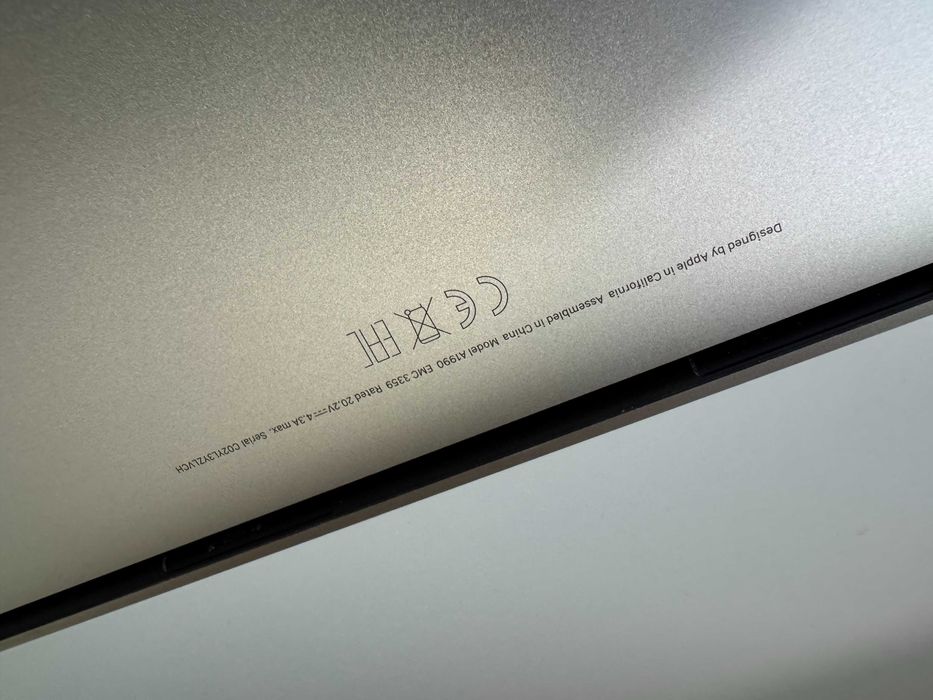 MacBook Pro 15” (2019) — Core i7 2.6 Touch Bar | 16GB RAM | 256GB