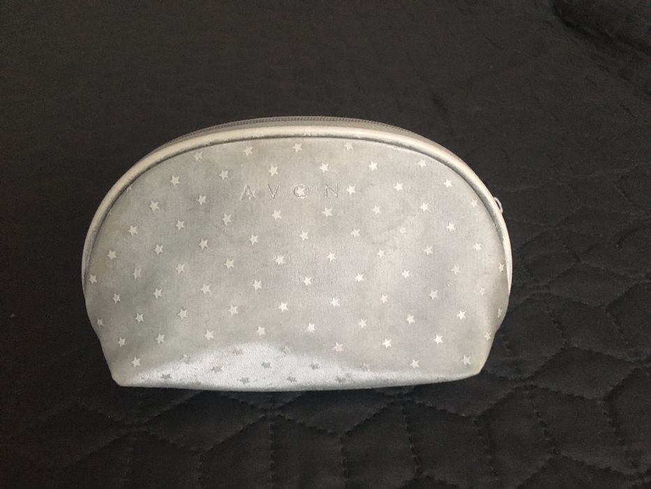 mała kosmetyczka Avon do torebki srebrna