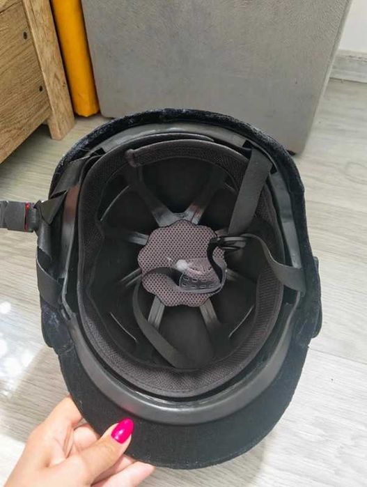 Nieużywany kask jeździecki