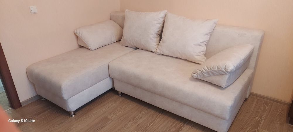 Ремонт і перетяжка оббивка м'яких меблів перетяжка мебели.