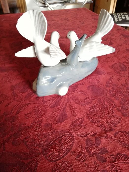 Estatueta das pombinhas