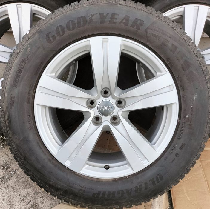 Felgi z oponami zimowymi Audi Q7 Q8 8x18 ET26 5x112