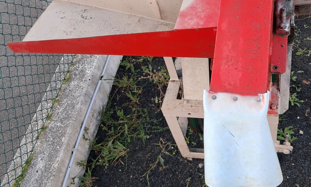 Biotriturador ou triturador para acoplar a trator