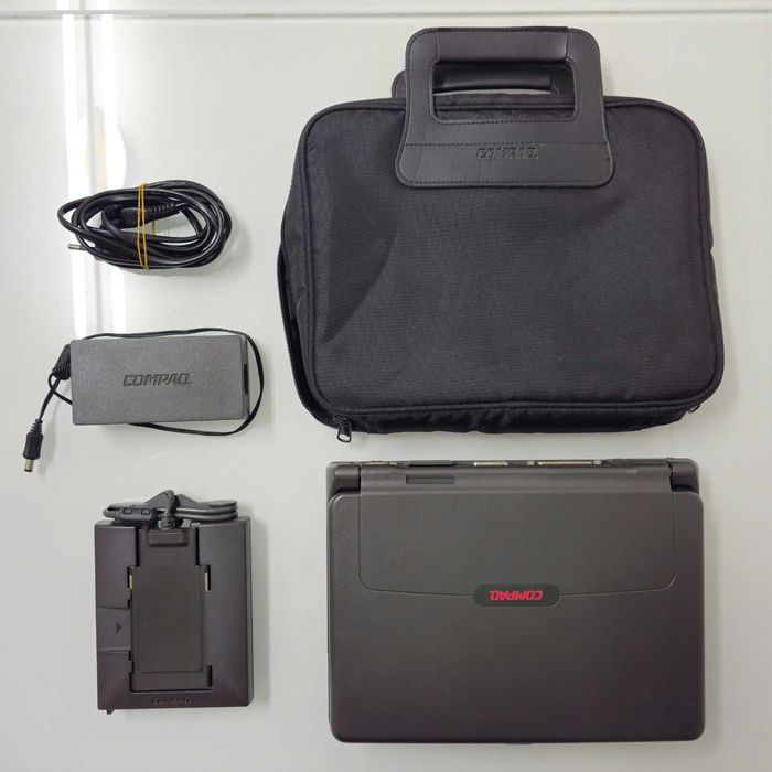 COMPAQ CONTURA AERO 4/33C + Drive de disquetes + Carregador + Bolsa de transporte (tudo original e a funcionar)