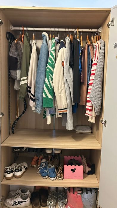 Roupeiro com espelho