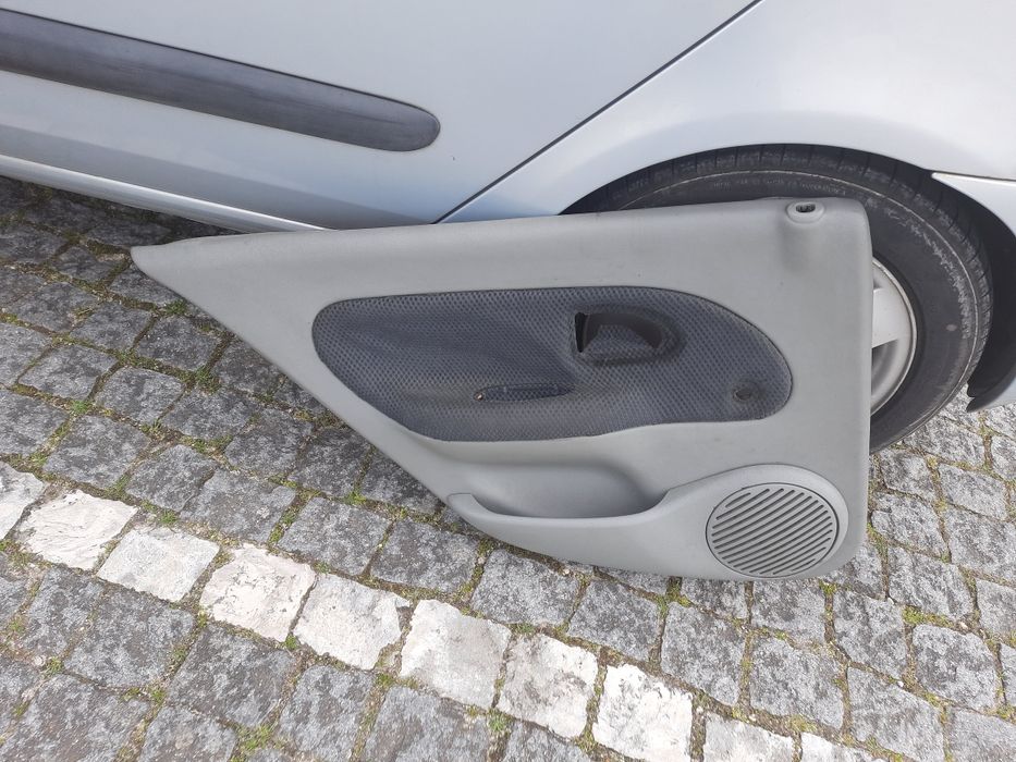 Quem arranja forras portas traseias renault clio