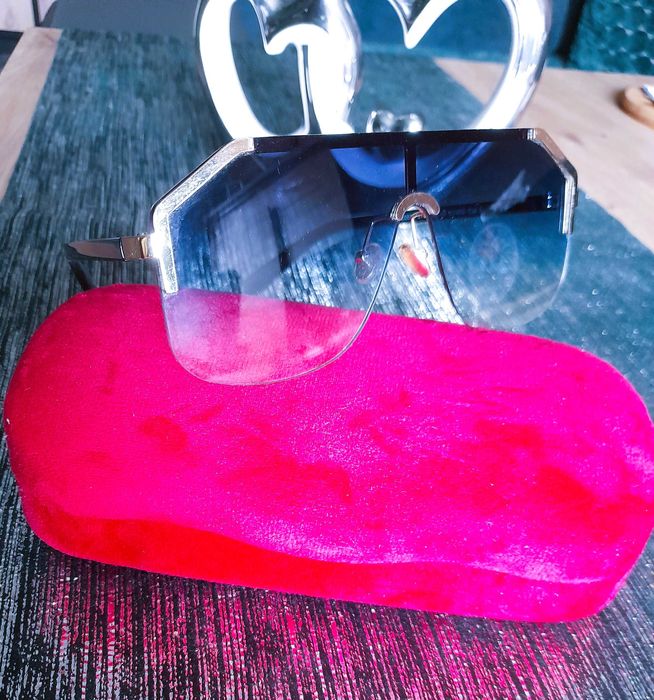 Niebieskie cieniowane okulary przeciwsłoneczne złote oprawki