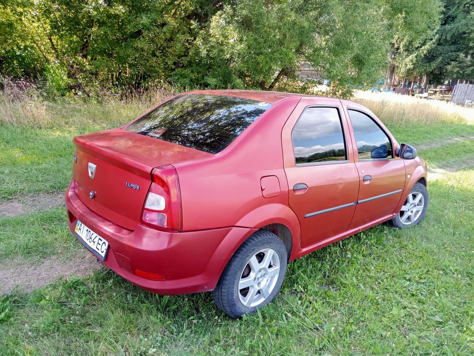 машина Dacia logan