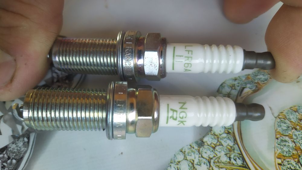 Свечи на двигатель, ngk...