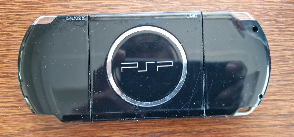 PSP 3004 + ładowarka, etui