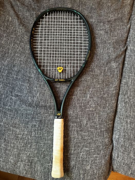 Rakieta Yonex Vcore Pro 100