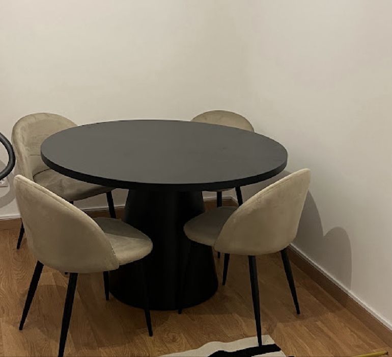 Conjunto mesa e cadeiras