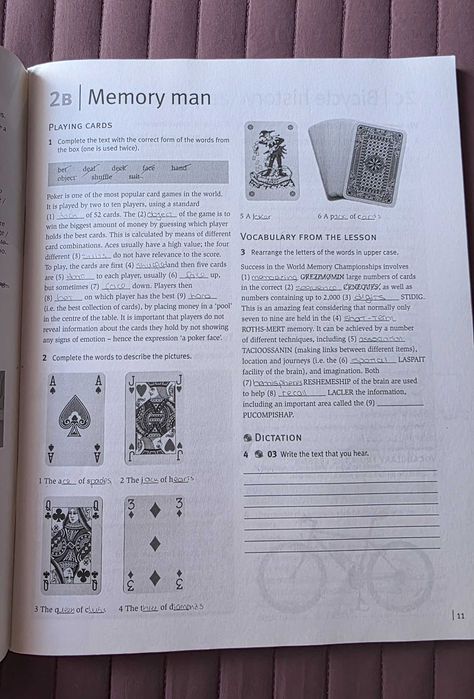 Manual académico + livro de exercícios + CDs "Straightforward" (ING)