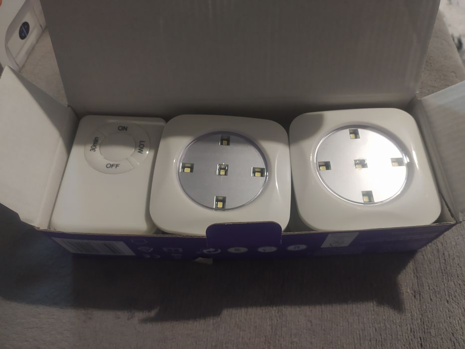 Lampki ppdszafkowe 4 szt