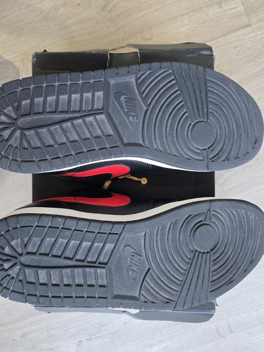 Air Jordan 1 Low Black / Fire Red / White