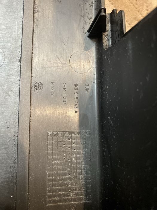 Кришка батареї акумуляторної VAG 1K0915443А