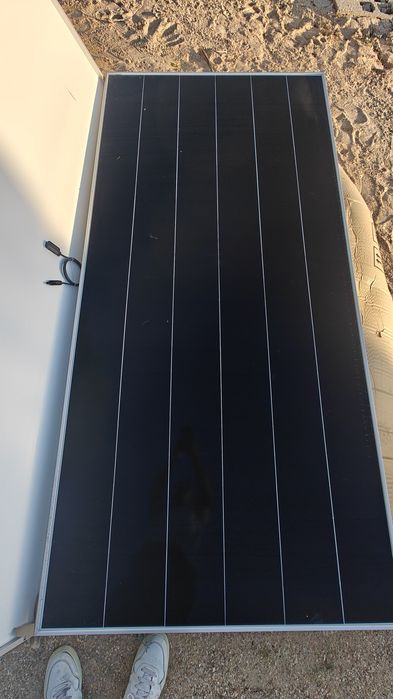 Painel Solar AIKO 665W – Novo com defeito estético
