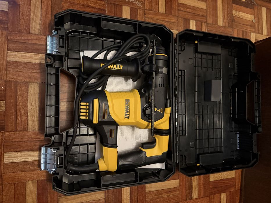 DeWalt D25333K 950W — Novo, Nunca Usado, com Mala Original