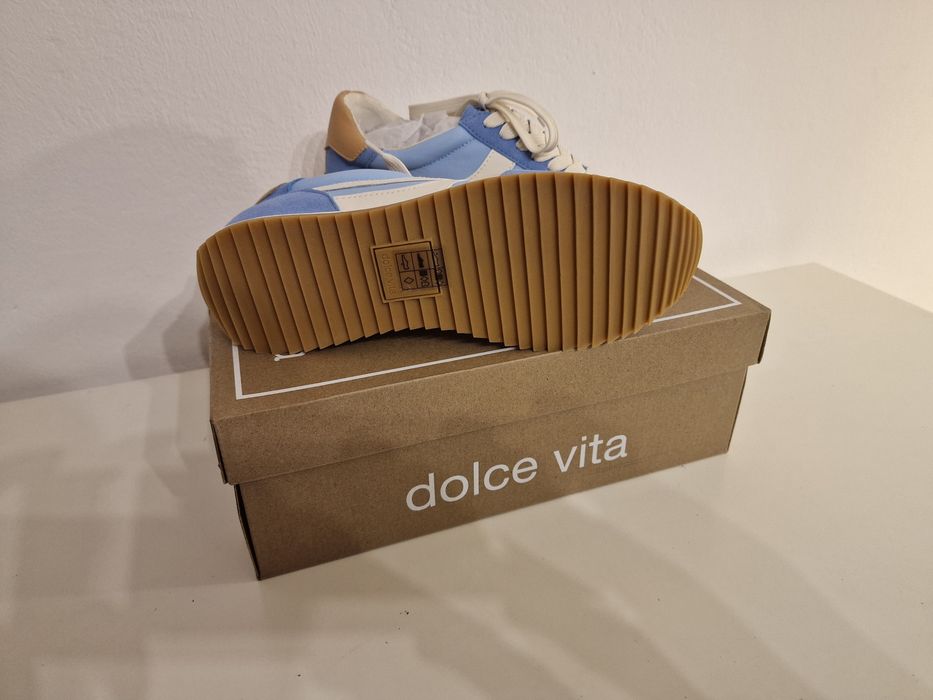 Dolce Vita ESHA – stylowe sneakersy w kolorystyce błękit/beż.
