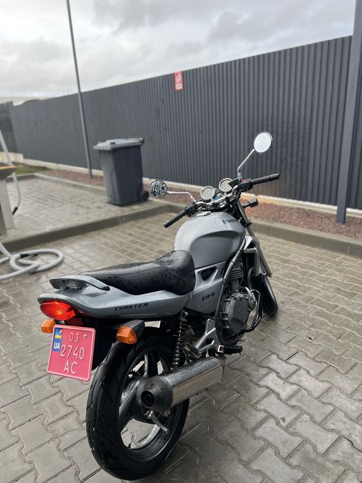 Свіжопригнаний Kawasaki Er500.