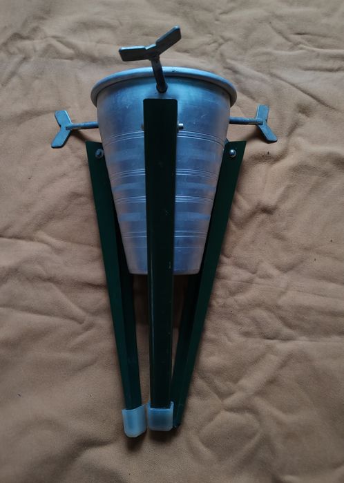 Підставка-тримач для ялинки.