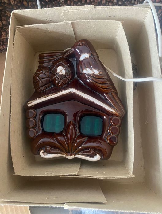 Часы ламповые домик , Обливная керамика 1991 года , смотрите описание